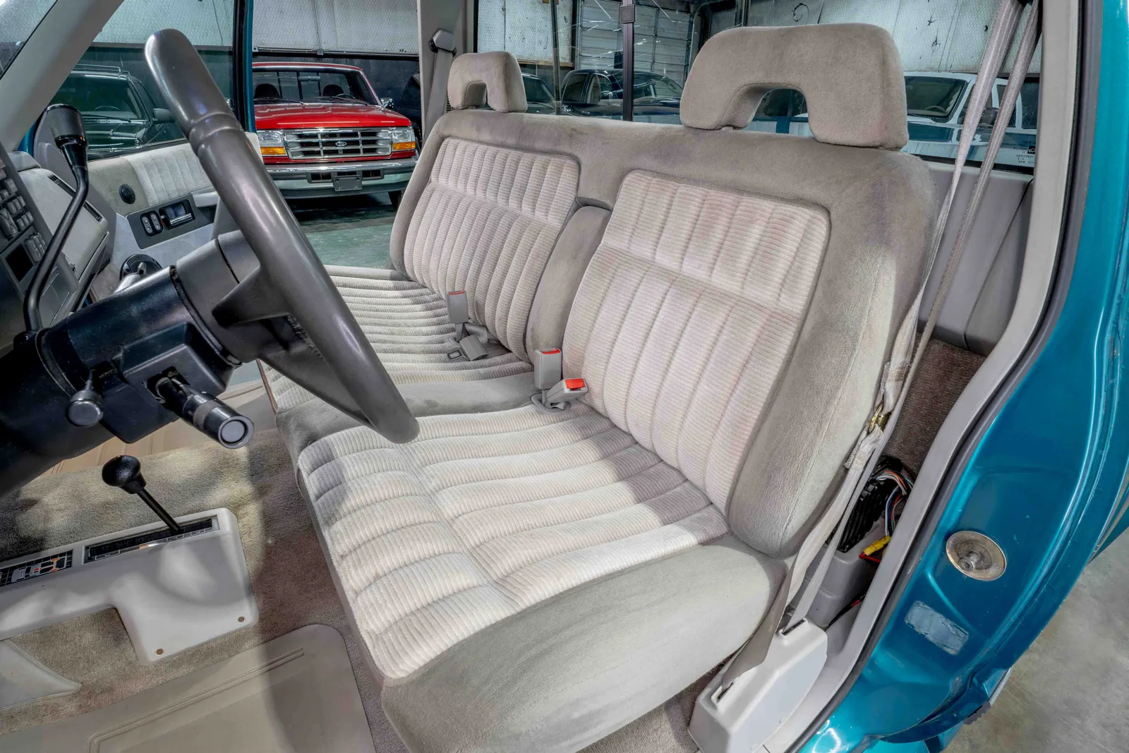 1993-Chevrolet-K1500-Bright Teal Metallic-189857-45.jpg